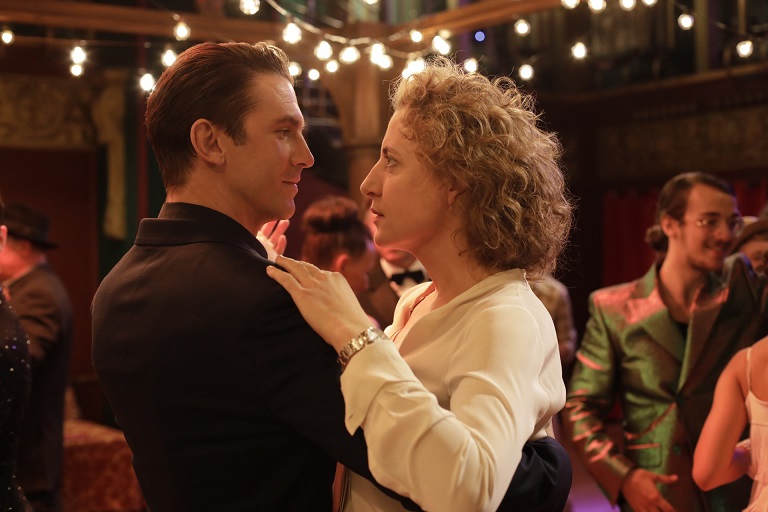 I’m Your Man Review: Dan Stevens Shines In This Slow Drama I'm Your Man 2021 Movie